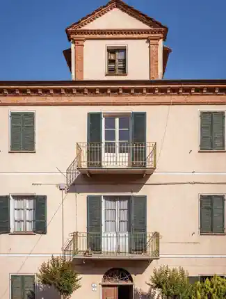 Palazzo Magliano en Bosia, Piamonte: Propiedad histórica a reformar, Bosia, Piamonte