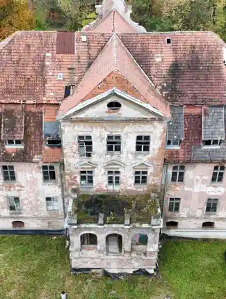 Palacio histórico en Rychnów con parque y gran potencial, Rychnów, Opole