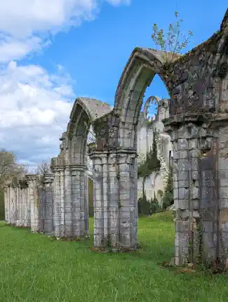 Antiguo monasterio en las Ardenas, región franco-belga, Charleville-Mézières, Grand-Est