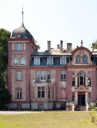 Palacio de Brzeźnica – mansión histórica ecléctica con explotación hotelera en Lubusz, Brzeźnica, Lubusz
