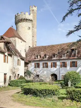 Castillo de ensueño en Francia, Auvernia-Ródano-Alpes, Veauce, Auvergne-Rhône-Alpes