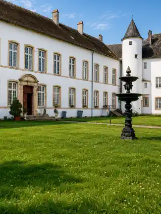 Castillo en la región Francia-Luxemburgo-Alemania, Roussy-le-Bourg, Grand-Est