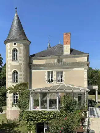 Palacio en la región del Loira con parque, lago y dos edificios anexos, La Roche-Posay, Nueva Aquitania