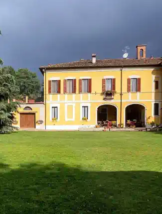 Antiguo monasterio transformado en residencia señorial con 3 ha de terreno