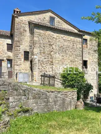 Casa de piedra en Ravarano con jardín privado y vistas a las colinas, Ravarano Castello, Emilia-Romaña
