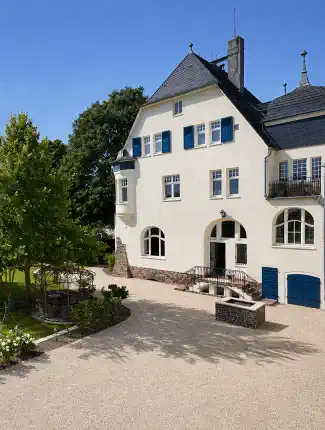 Mansión histórica cerca de Frankfurt con parque y vistas a los viñedos y al Schloss Johannisberg