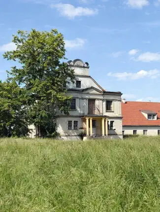 Casa señorial parcialmente renovada con dependencias y parque, Gierłachowo, Gran Polonia