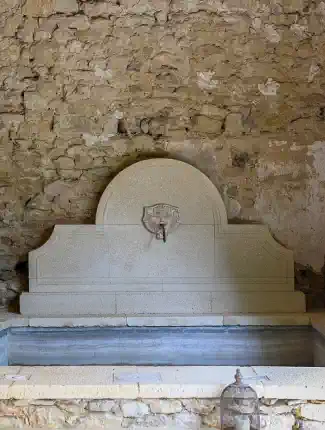 Casa de pueblo con bóvedas, patio y jardín orientado al sur cerca de Uzès, Uzès, Occitania