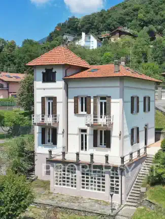 Casa Art Nouveau renovada con vistas panorámicas en Dizzasco, Dizzasco, Lombardía
