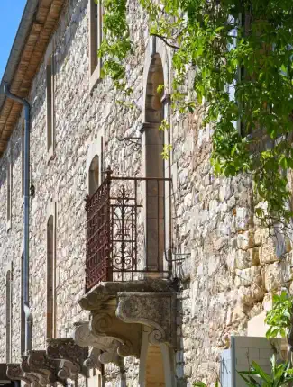 Mas provenzal restaurado con casas de invitados, piscina interior y jardín cerca de Uzès