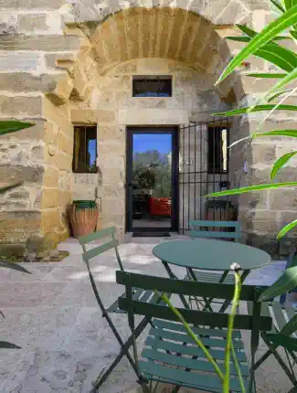 Antigua almazara histórica cerca de Uzès con estudio, patio y terraza, Uzès, Occitania