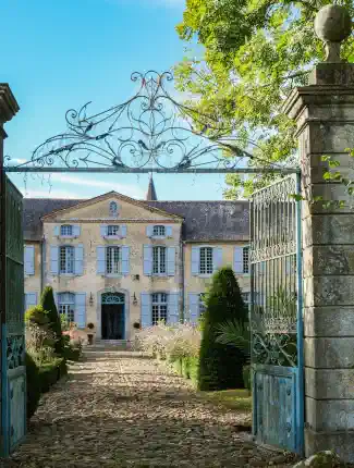 Château del siglo XVIII con jardines formales al pie de los Pirineos, Pau, Nueva Aquitania