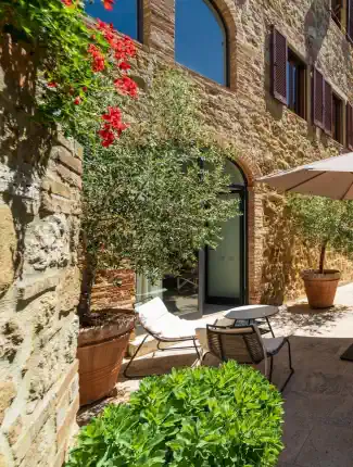 Casa urbana del siglo XV en el centro histórico de Castelmuzio, Castelmuzio, Toscana