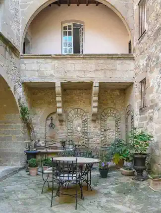Casa señorial histórica con patio y 7 suites cerca de Uzès, Uzès, Occitania