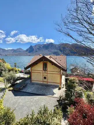 Casa histórica restaurada con tres unidades residenciales y vistas al lago, 28823 Ghiffa, Piamonte