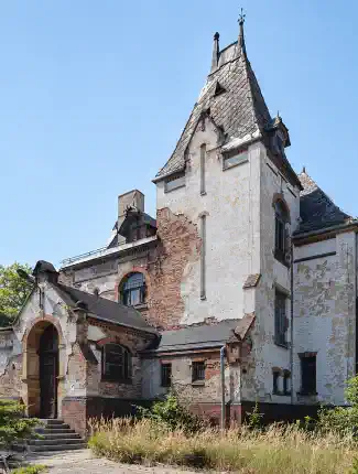 Mansión histórica en Brzeg con licencia de obras firme